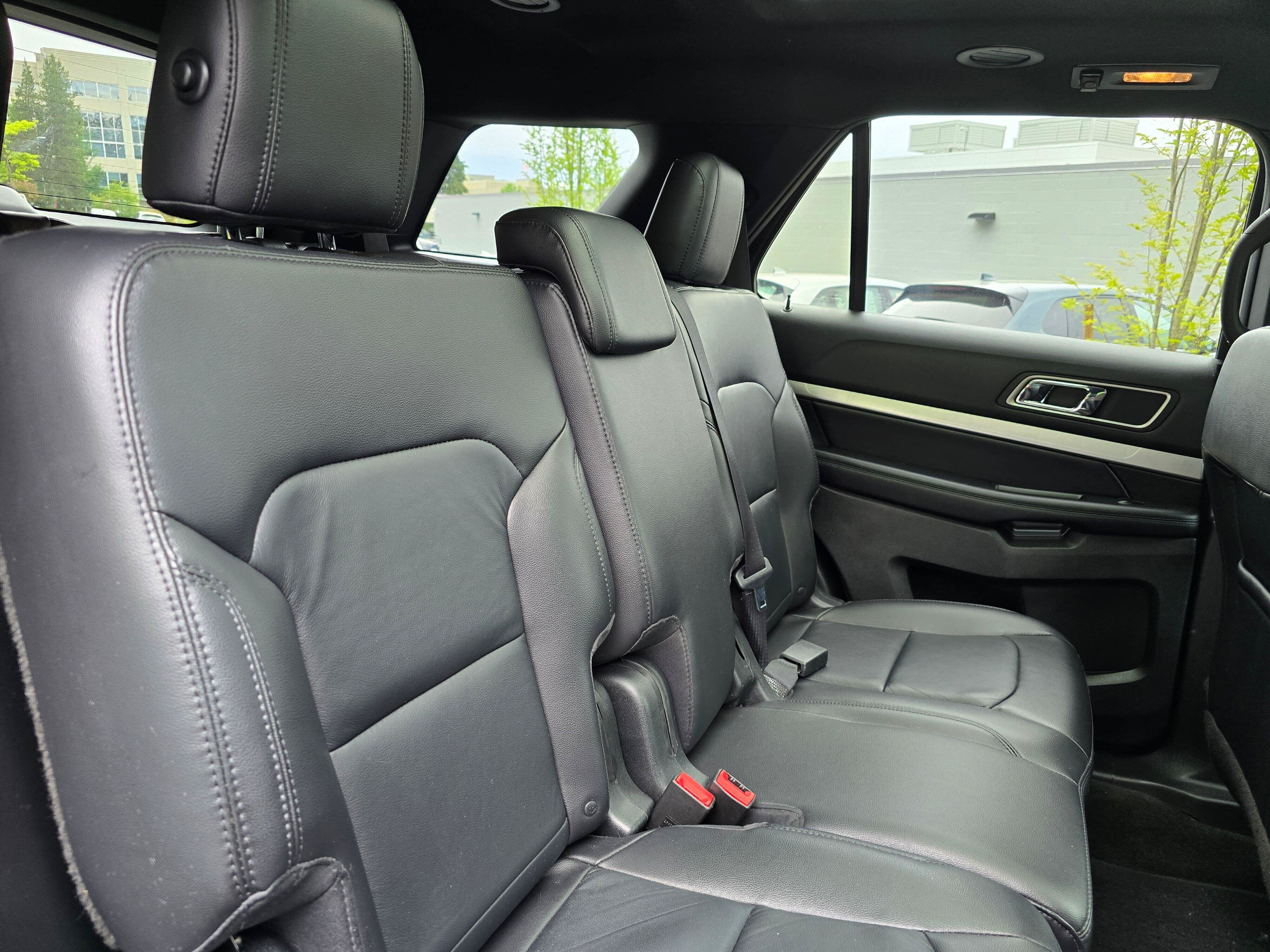 Used 2017 Ford Explorer XLT w/ Equipment Group 202A AWD/4WD image 14