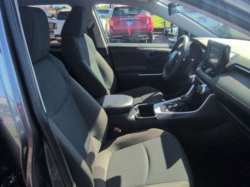Used 2022 Toyota RAV4 LE AWD/4WD image 26