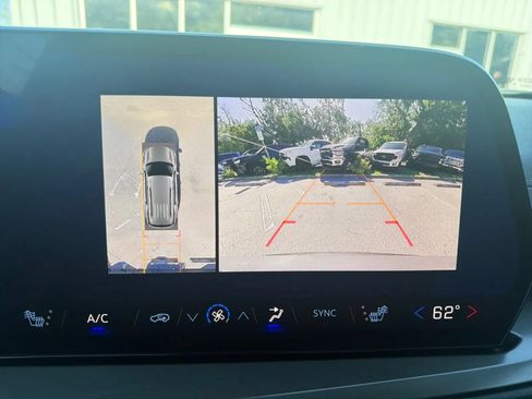 Used 2024 Chevrolet Traverse LT AWD/4WD image 12