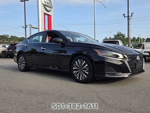 Used 2025 Nissan Altima 2.5 SV FWD image 7