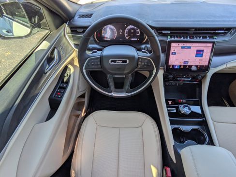 New 2025 Jeep Grand Cherokee Limited image 17