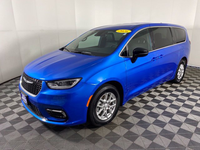 Used 2026 Chrysler Pacifica Select FWD image 10
