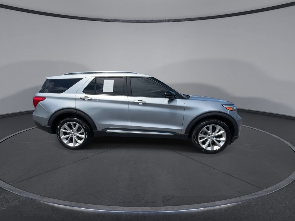 Used 2023 Ford Explorer Platinum w/ Technology Package AWD/4WD image 2