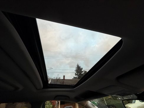 Used 2016 Honda Pilot Touring image 11