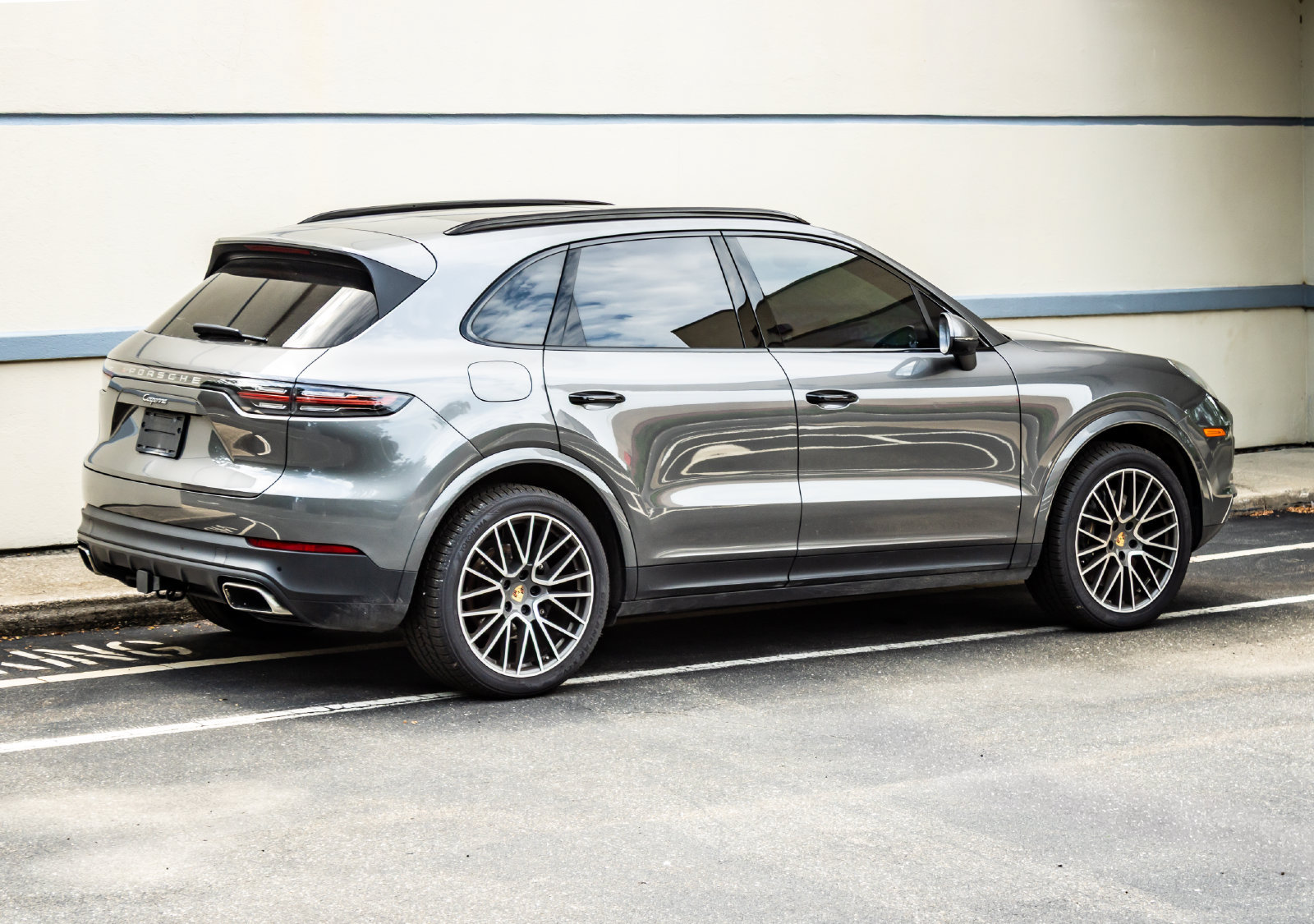 Used 2023 Porsche Cayenne AWD/4WD image 8