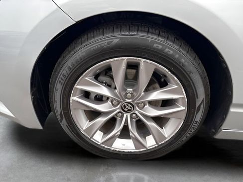 Used 2021 Toyota Avalon XLE FWD image 9