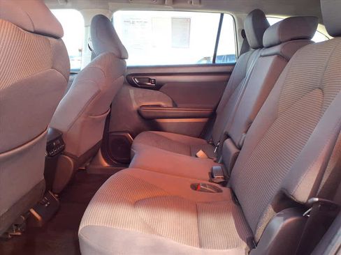 Certified 2025 Toyota Highlander LE FWD image 20