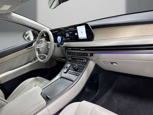 Used 2024 Hyundai Palisade Limited FWD image 17