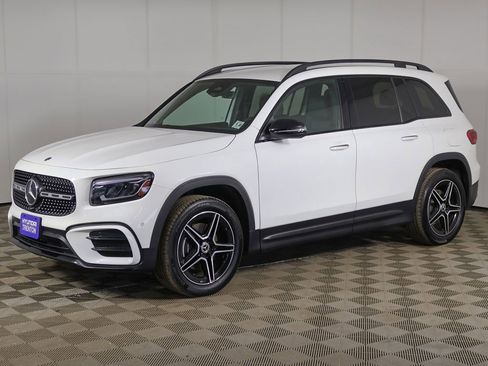 Used 2025 Mercedes-Benz GLB 250 4MATIC image 6