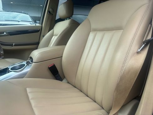 Used 2010 Mercedes-Benz R 350 4MATIC image 15