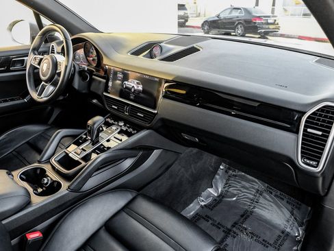 Used 2020 Porsche Cayenne image 11