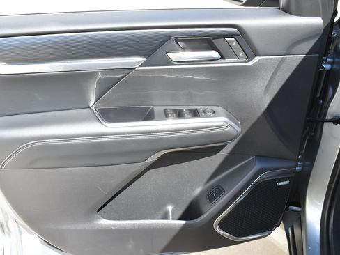Used 2025 GMC Acadia Elevation FWD image 12