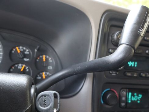 Used 2004 GMC Sierra 2500 SLT w/ Heavy-Duty Power Package AWD/4WD image 33