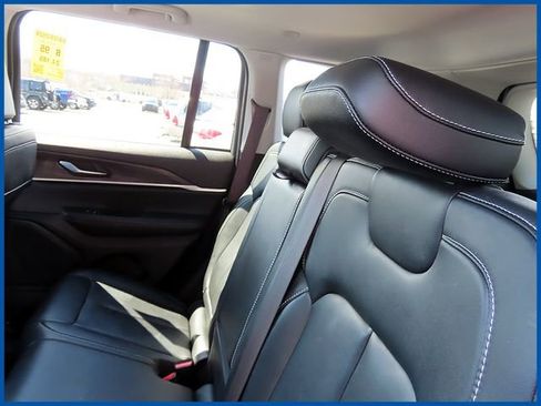 Certified 2023 Jeep Grand Cherokee Limited image 10