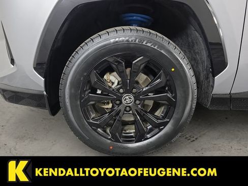 Used 2024 Toyota RAV4 SE w/ Convenience Package AWD/4WD image 9