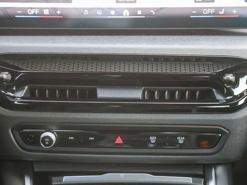 New 2026 BMW 330i xDrive Sedan w/ Convenience Package image 10