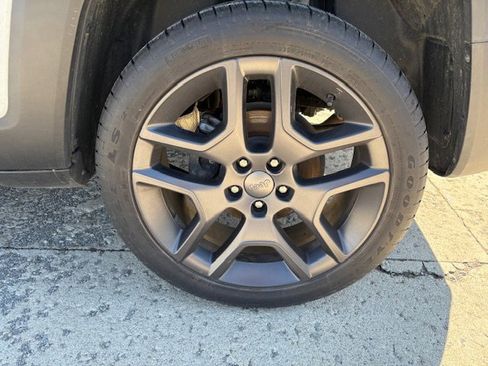 Used 2021 Jeep Renegade Latitude AWD/4WD image 7