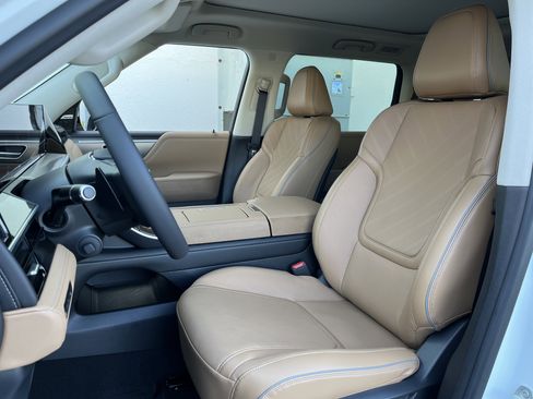 Used 2026 INFINITI QX80 Luxe w/ Cargo Package AWD/4WD image 13