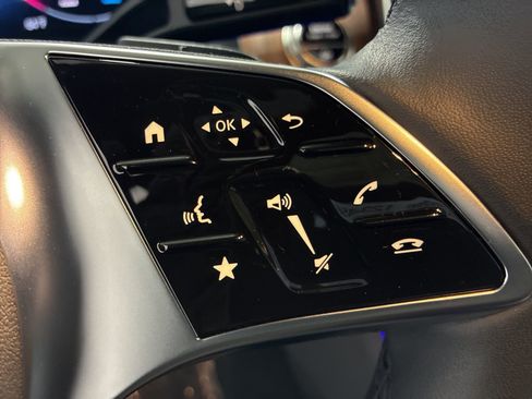 Used 2025 Mercedes-Benz GLC 300 4MATIC image 13