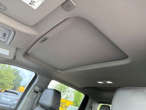 Used 2022 GMC Sierra 1500 SLT AWD/4WD image 16