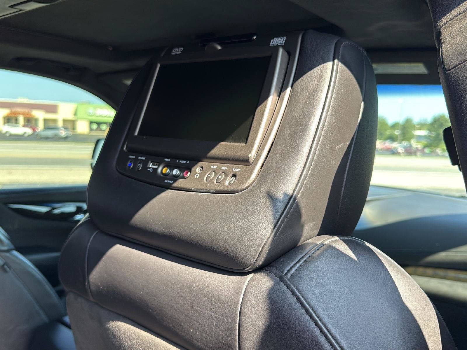 Used 2017 Cadillac Escalade ESV Platinum AWD/4WD image 40