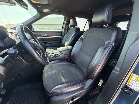 Used 2019 Ford Explorer XLT w/ Equipment Group 202A AWD/4WD image 11