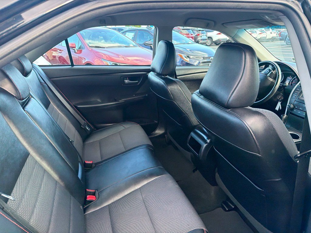 Used 2016 Toyota Camry SE FWD image 12