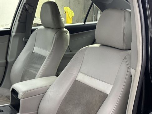 Used 2014 Toyota Camry XLE w/ Leather Package image 4