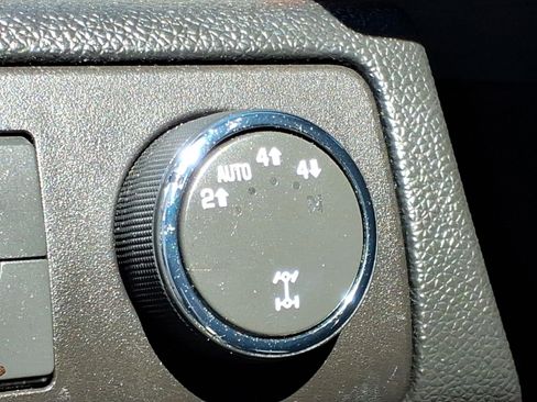 Used 2008 Chevrolet Avalanche LTZ w/ LTZ Preferred Equipment Group AWD/4WD image 9