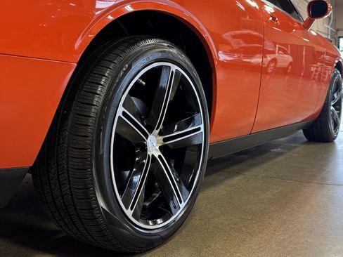 Used 2009 Dodge Challenger R/T w/ Electronics Convenience Group RWD image 21