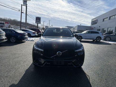 Used 2025 Volvo XC60 B5 Core image 2