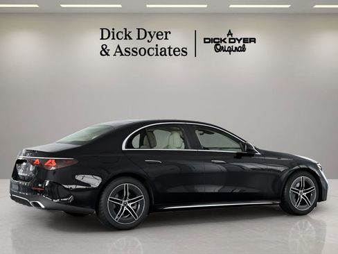Used 2025 Mercedes-Benz E 350 Sedan image 9