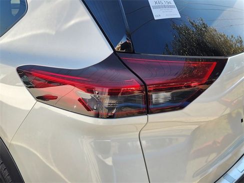 Used 2021 Nissan Rogue SV image 7