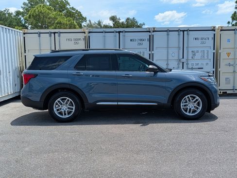 Certified 2025 Ford Explorer Active w/ Active Comfort Package RWD image 3