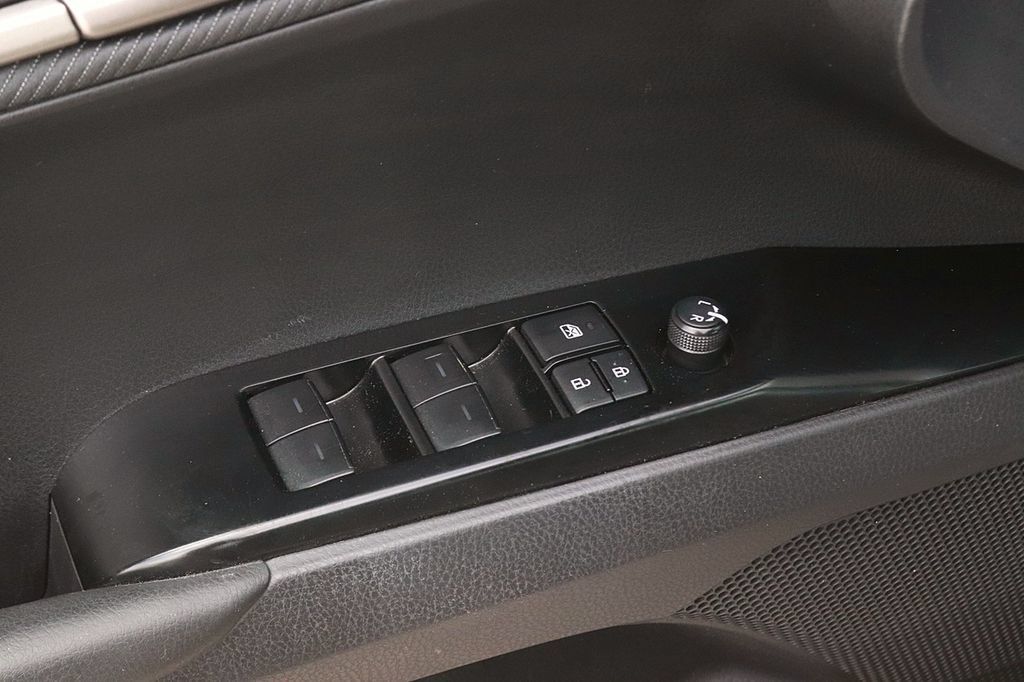 Used 2025 Toyota Camry SE FWD image 11