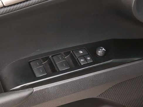 Used 2025 Toyota Camry SE image 11