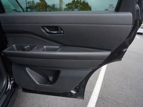 Used 2023 Nissan Pathfinder SV image 23