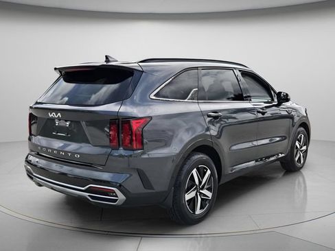 Used 2022 Kia Sorento EX w/ Panoramic Sunroof Package FWD image 7