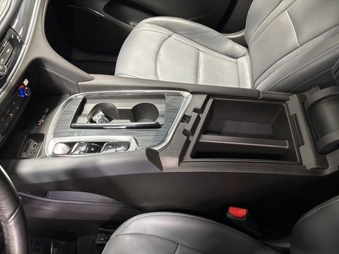 Used 2023 Buick Enclave Essence image 23