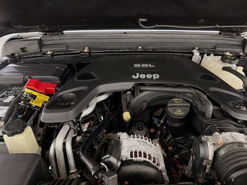 Used 2021 Jeep Gladiator Sport AWD/4WD image 31