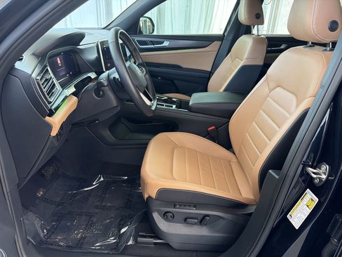 Certified 2025 Volkswagen Atlas Cross Sport SEL image 5