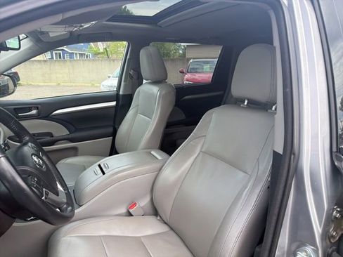 Used 2015 Toyota Highlander XLE AWD/4WD image 3
