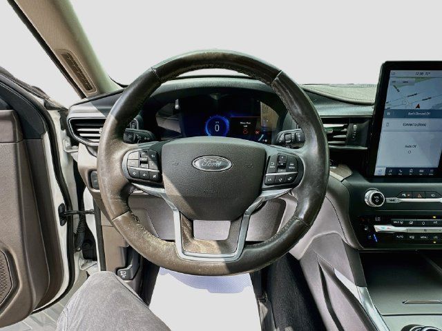 Used 2020 Ford Explorer Platinum w/ Premium Technology Package AWD/4WD image 12