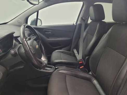 Used 2020 Chevrolet Trax LT w/ LT Convenience Package FWD image 17