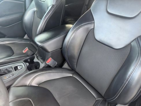 Used 2020 Jeep Cherokee Latitude Plus image 26