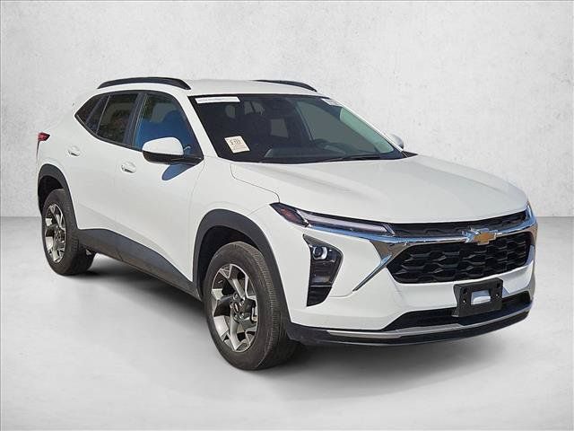 Used 2025 Chevrolet Trax LT w/ LT Convenience Package FWD image 3