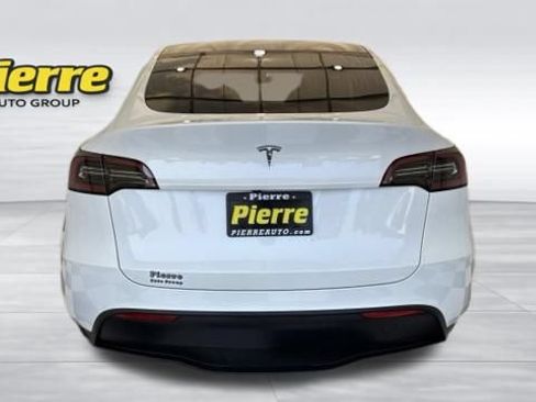 Used 2024 Tesla Model Y 2WD image 3