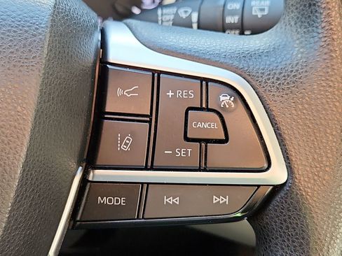 Used 2023 Toyota Highlander L image 28