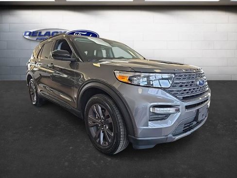 Used 2023 Ford Explorer XLT w/ Equipment Group 202A image 9
