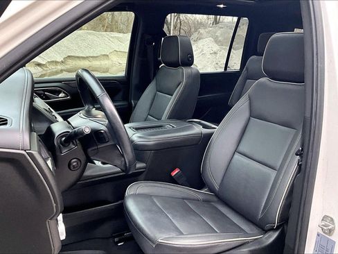 Used 2022 GMC Yukon XL SLT w/ SLT Premium Package image 21